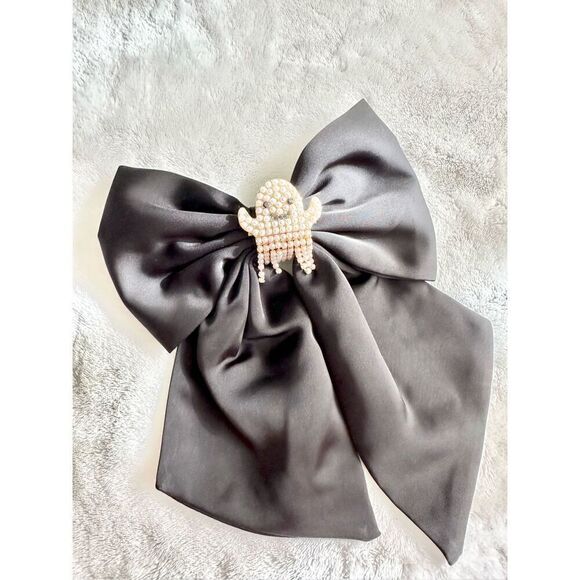 Adorable Halloween black bow with pearl embellished ghost (detachable)￼